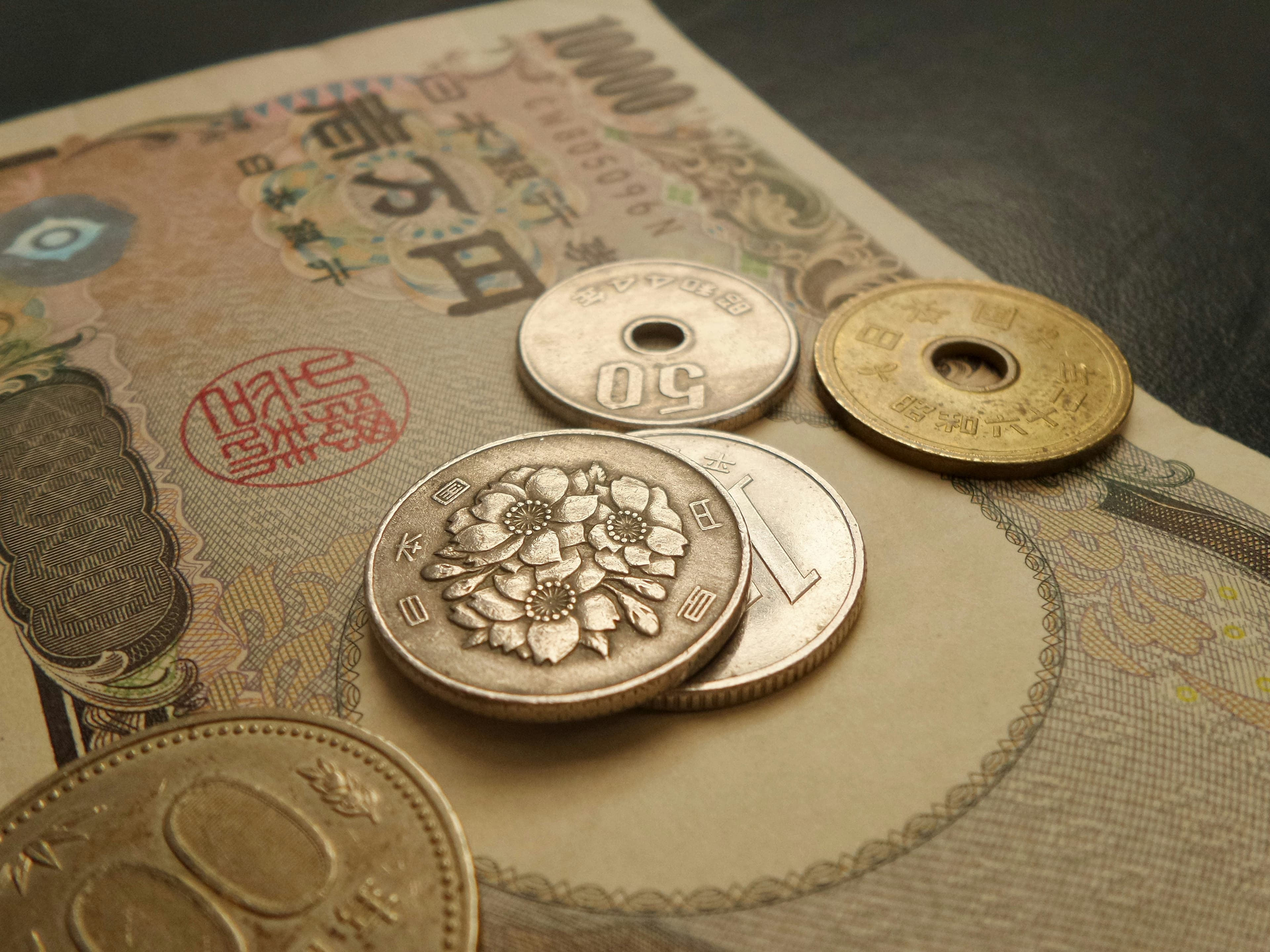 Pamamahala ng Iyong Pansalapi sa Japan: Mga Bank Account, Buwis, at Mga Tip sa Pagtitipid para sa mga Dayuhang Naninirahan