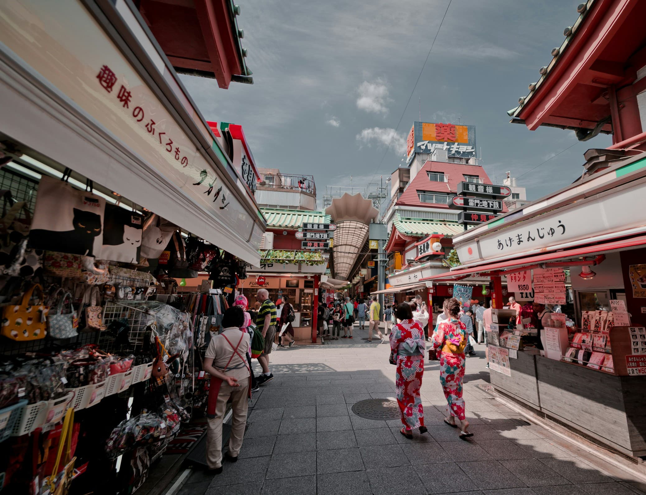 Paghahanap ng Trabaho sa Japan para sa mga Dayuhan: Mga Tips, Visa Sponsorship, at Nangungunang Industriya